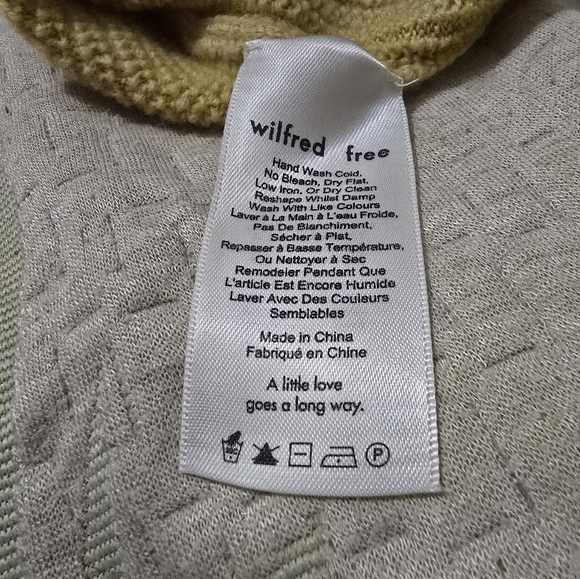 Aritzia Wilfred free Batwing - Picture 4 of 4
